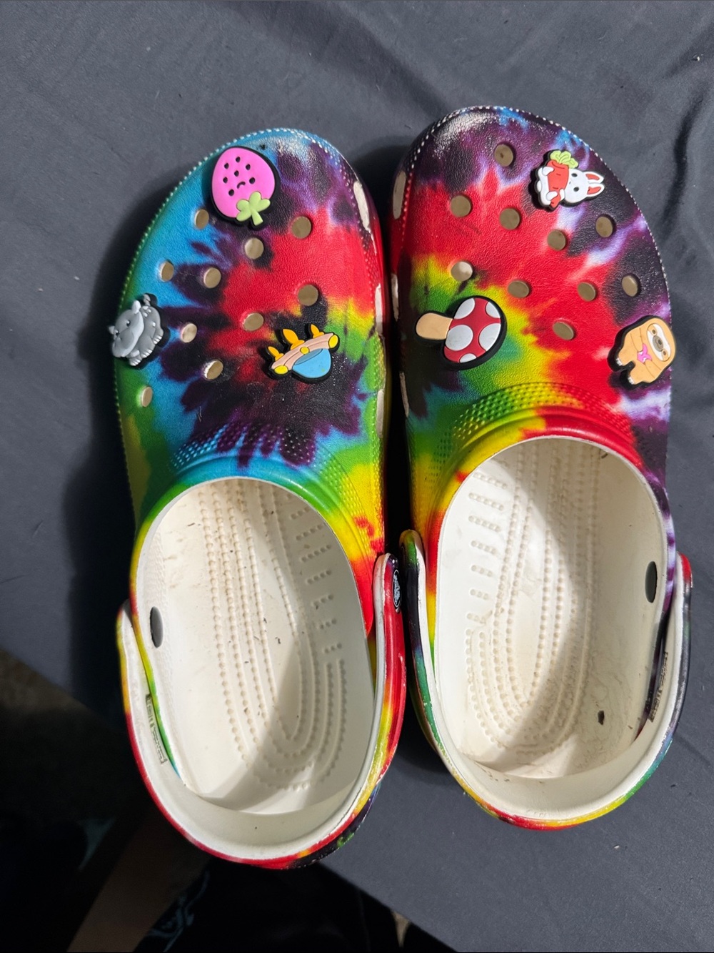 CROCS men Tie-Dye Clogs in Rainbow Colors